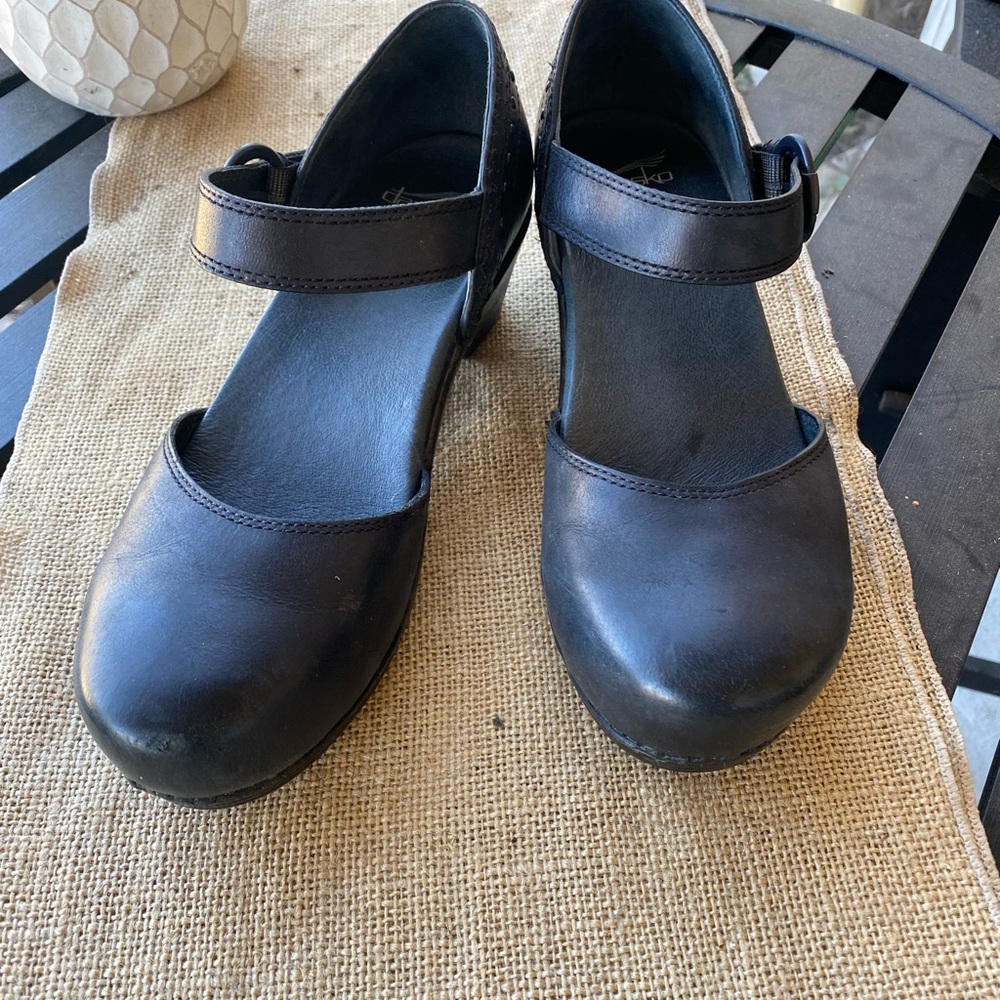 Black Dansko Mary Jane clogs. Size 40